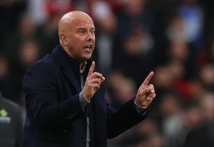 終結(jié)4連??！斯洛特：伊薩克剛來時幾乎沒訓(xùn)練 我們今天能壓迫對手