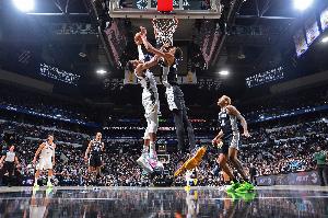 外星人大戰(zhàn)希臘怪獸！NBA經(jīng)紀(jì)人按捺不?。何陌郪S字母什么時(shí)候？