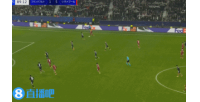 錯失首球！薩拉赫未顧中路包抄面對空門的維爾茨，小角度打門被撲