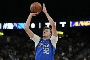 樂透秀首秀都啥表現(xiàn)？探花34分 弗拉格兩雙 11人登場(chǎng)8人得分上雙