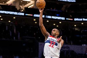 米德爾頓：雄鹿球迷的愛太棒了 對2萬人揮手致意就像兒時(shí)夢想成真