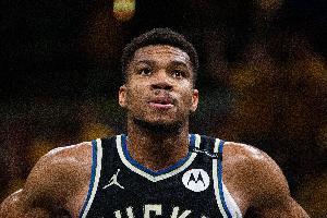 邁爾斯-特納：字母哥太不可思議了 很高興現(xiàn)在和他是同一個(gè)隊(duì)的