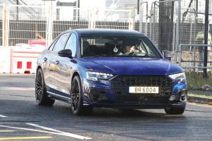 一天一輛？太陽(yáng)報(bào)：哈蘭德新的奧迪S8亮相，前幾天剛添置蘭博基尼