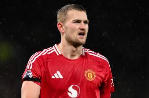 德里赫特：為什么在禁區(qū)總背著手？不想被判點(diǎn)球 我目前狀態(tài)很好