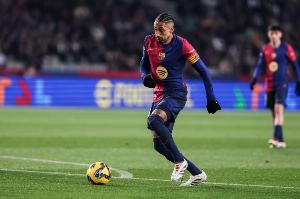 記者：拉菲尼亞的情況遠(yuǎn)比孔德糟糕，他今日未進(jìn)行任何訓(xùn)練