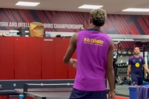 技高一籌！亞馬爾曬與科亨打乒乓球視頻，配文調(diào)侃：我的兒子