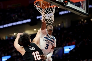 首秀5分鐘被隔扣？楊瀚森的美職籃第一課，恰是成長(zhǎng)的起點(diǎn)