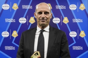 九月聯(lián)賽三連勝！阿萊格里領取意甲九月最佳教練獎杯