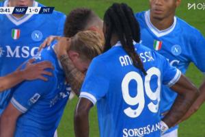 傷情很不妙??德布勞內(nèi)點(diǎn)射時受傷，直接被隊(duì)醫(yī)攙扶下場