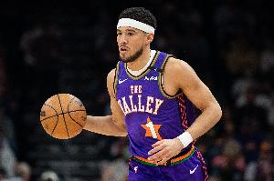 穩(wěn)定輸出！布克16投10中&罰球9中9空砍31分3板7助 得分全場(chǎng)最高