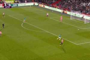 還有機(jī)會(huì)！索博傳中，薩拉赫一停一射右腳凌空斬破門！