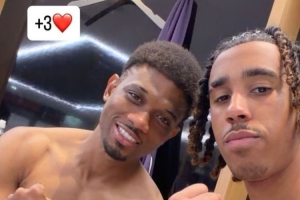 力克布萊頓！約羅社媒曬賽后更衣室與阿瑪?shù)鲁嗦闵仙碜耘模?3分