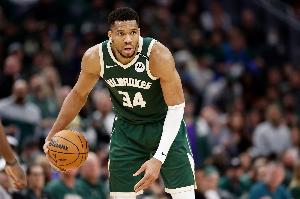 高效全能！字母哥半場8中5拿到14分4板5助 罰球4中4