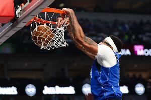 濃眉：我們每場都在進步 明天對雷霆要繼續(xù)做出正確進攻選擇