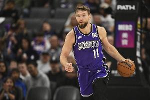 出手很少！小薩博尼斯8投4中&三分2中1得到10分14板3助3斷