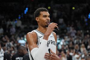 新賽季開賽至今還剩4隊保持全勝 馬刺雷霆3勝0負 公牛76人兩勝0負