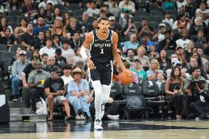 砍下24分15板！記者：文班亞馬也太恐怖了 今年馬刺比賽很吸睛啊