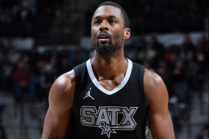 哈里森-巴恩斯：當(dāng)球隊(duì)需要時(shí)總有人站出來 漫長的賽季要保持健康