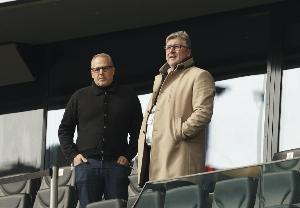 體圖：法蘭克福高層訪中與比亞迪談球場冠名合同，總價達9000萬歐