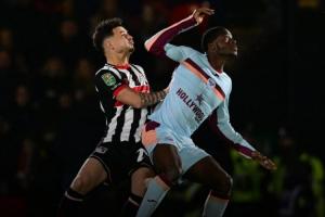 此前淘汰曼聯(lián)、謝周三！格林斯比0-5布倫特福德止步聯(lián)賽杯16強