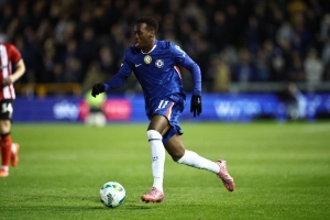 TA：切爾西再次暴露防線(xiàn)弱點(diǎn)，吉滕斯、桑托斯的表現(xiàn)值得肯定