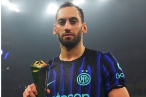 梅開二度！官方：恰爾汗奧盧當(dāng)選國米3-0佛羅倫薩全場最佳