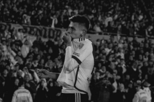 奧萊報(bào)：滕哈赫突然下課后，埃切維里在勒沃庫(kù)森逐漸被邊緣化