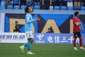 博主：今日英博陣容中沒有出現(xiàn)趙學(xué)斌的身影，他疑似出現(xiàn)拉傷