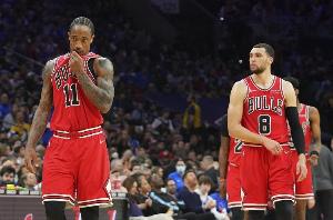 都是舊將！拉文和德羅贊賽后結伴去了公牛更衣室