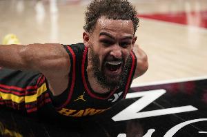 被壓膝蓋！Haynes：特雷-楊明日接受MRI檢查 以確定傷情嚴(yán)重程度