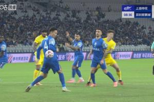 險！蔣圣龍禁區(qū)內(nèi)停球不慎打到自己手臂，裁判認(rèn)定反彈球不判點