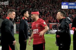 比賽第60分鐘，古爾芬克爾頭部受傷無法堅持，德爾加多替補(bǔ)登場