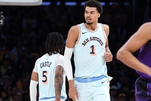 瓦塞爾談和文班空接：他說往月球上扔 我這么干了 他接住了