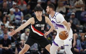 媒體人：大谷現(xiàn)在都還靠翻譯 小楊能到約基奇高度那隊友都學(xué)中文