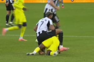 喬林頓對(duì)庫杜斯的犯規(guī)??直接騎上去了……