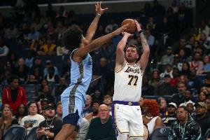 44分如同喝水！瘦77&小里迎生涯最佳狀態(tài) 湖人萬(wàn)事俱備只待老詹？