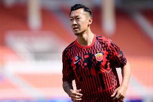 徐新完成中國(guó)俱樂(lè)部各項(xiàng)職業(yè)賽事出戰(zhàn)200場(chǎng)，共打入7球