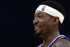 壓哨絕殺！比爾：萊昂納德投出了一個不可思議的投籃