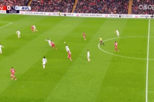 頗具威脅！索博斯洛伊遠(yuǎn)射，可惜偏出球門