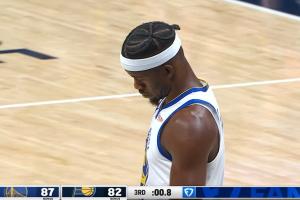 巨扎實的腳步！巴特勒突破轉(zhuǎn)身打西卡壓哨2+1！