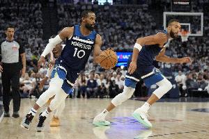 解說(shuō)：蘭德?tīng)柕臓顟B(tài)相當(dāng)不錯(cuò) 最會(huì)激活戈貝爾的還是康利