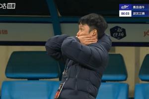 這球都沒(méi)進(jìn)！賀慣絕佳機(jī)會(huì)踢偏海牛再逃一劫，鄧卓翔驚出表情包