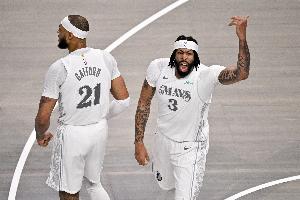 右腳踝扭傷！加福德：當(dāng)時我踩到了濃眉腳上 意外總會發(fā)生