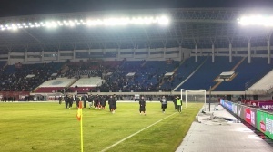 主場(chǎng)0-4慘敗國(guó)安！亞泰球迷謝場(chǎng)時(shí)憤怒高呼：丟人現(xiàn)眼！