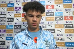 奧賴?yán)汗m德的慶祝動作我也沒懂，多納魯馬說對面進(jìn)球犯規(guī)了