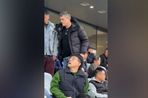 來(lái)考察誰(shuí)？記者：U22國(guó)足主帥安東尼奧現(xiàn)場(chǎng)觀戰(zhàn)海牛vs三鎮(zhèn)