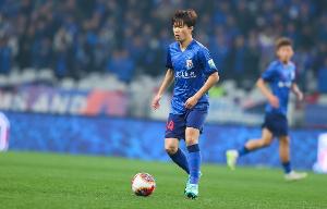 東體：謝鵬飛、戴偉浚亞冠能否出場，要看斯盧茨基的打法安排