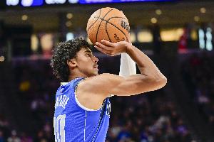 可圈可點(diǎn)！克里斯蒂10中6拿到17分4板6助 三分6中3