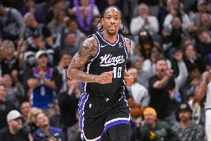 古典籃球！德羅贊上半場12中7得15分3板1斷 沒有三分出手