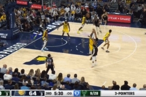 抬手就有！字母哥首次出手三分隨即命中 幫助雄鹿保持領(lǐng)先